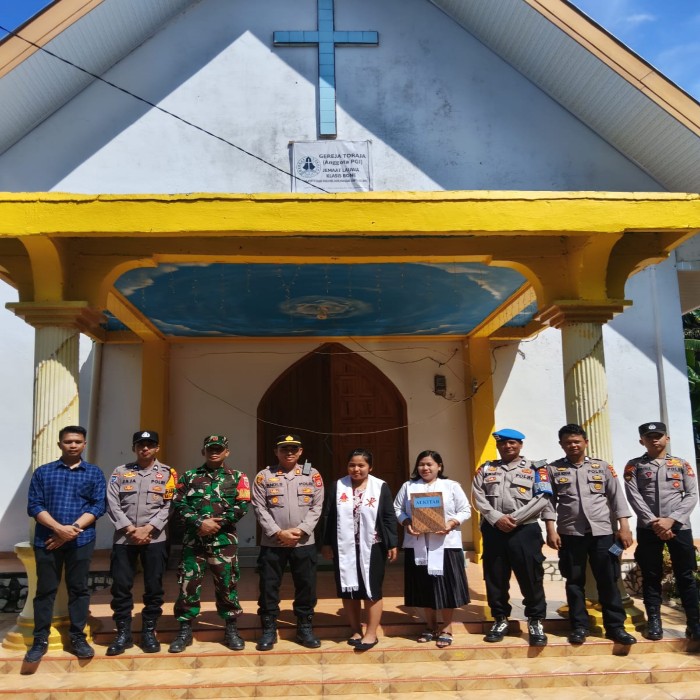 Personel Polsek dan TNI Amankan Ibadah di Sejumlah Gereja Pitumpanua