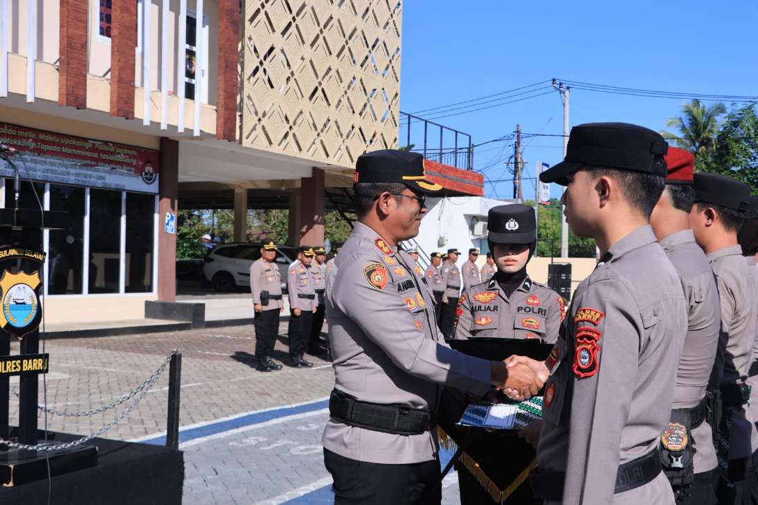 Pengabdian dan Prestasi Berbuah Manis, Kapolres Barru Beri Apresiasi
